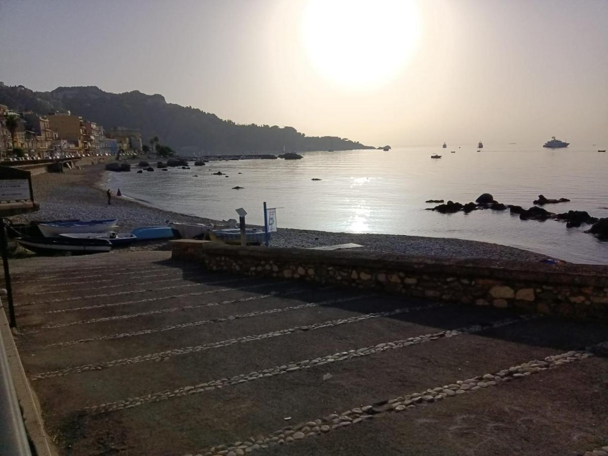 Bilocale Fronte Mare Apartment จีอาร์ดีนี นักซอส ภายนอก รูปภาพ