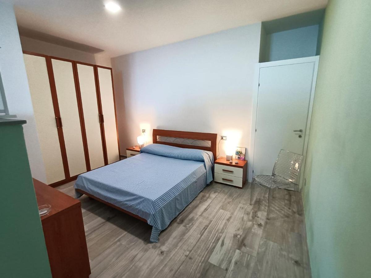 Bilocale Fronte Mare Apartment จีอาร์ดีนี นักซอส ภายนอก รูปภาพ