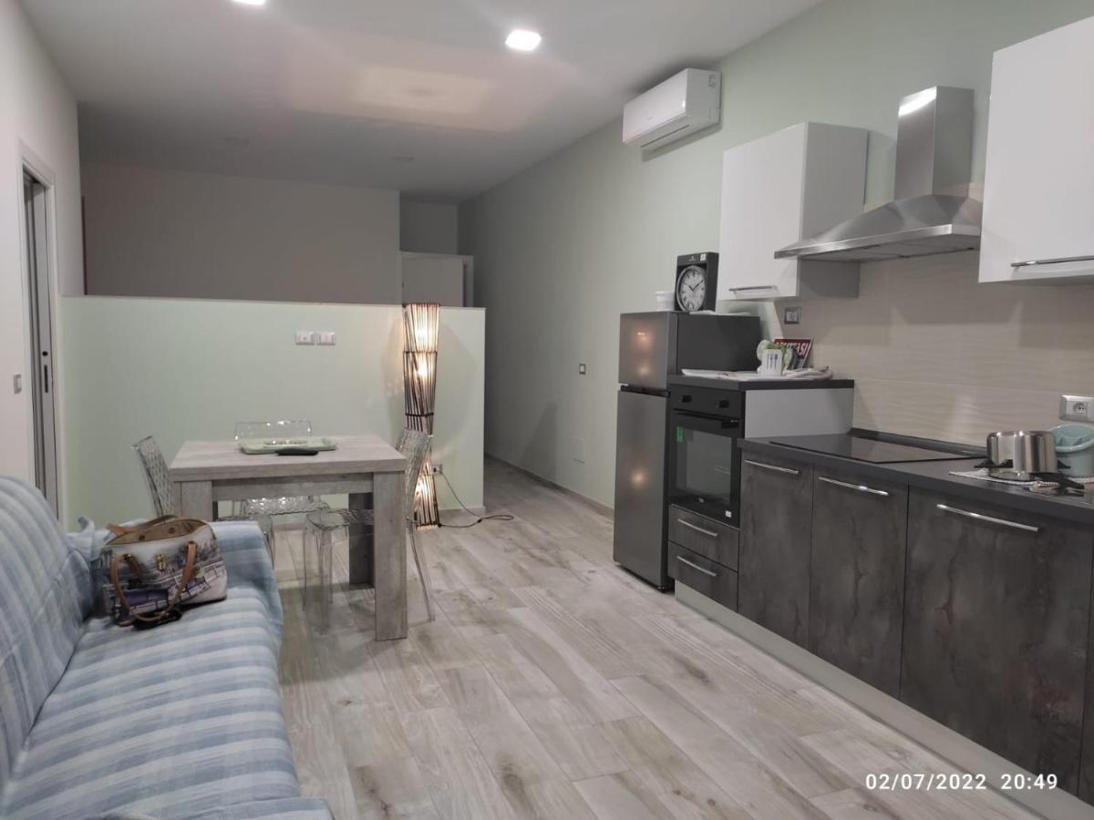 Bilocale Fronte Mare Apartment จีอาร์ดีนี นักซอส ภายนอก รูปภาพ