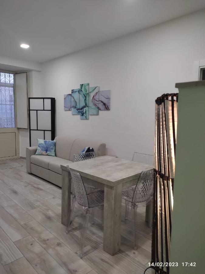 Bilocale Fronte Mare Apartment จีอาร์ดีนี นักซอส ภายนอก รูปภาพ