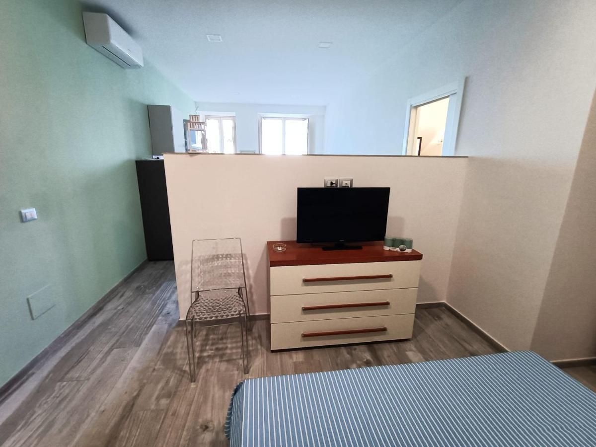 Bilocale Fronte Mare Apartment จีอาร์ดีนี นักซอส ภายนอก รูปภาพ