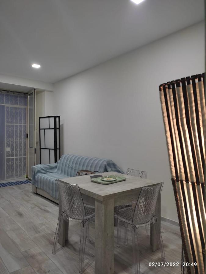 Bilocale Fronte Mare Apartment จีอาร์ดีนี นักซอส ภายนอก รูปภาพ
